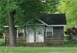 This double cabin on Route 40 just west of Donnelsville is a reminder of all the automobile campgrounds that used to line this route. Click for a bigger photo.